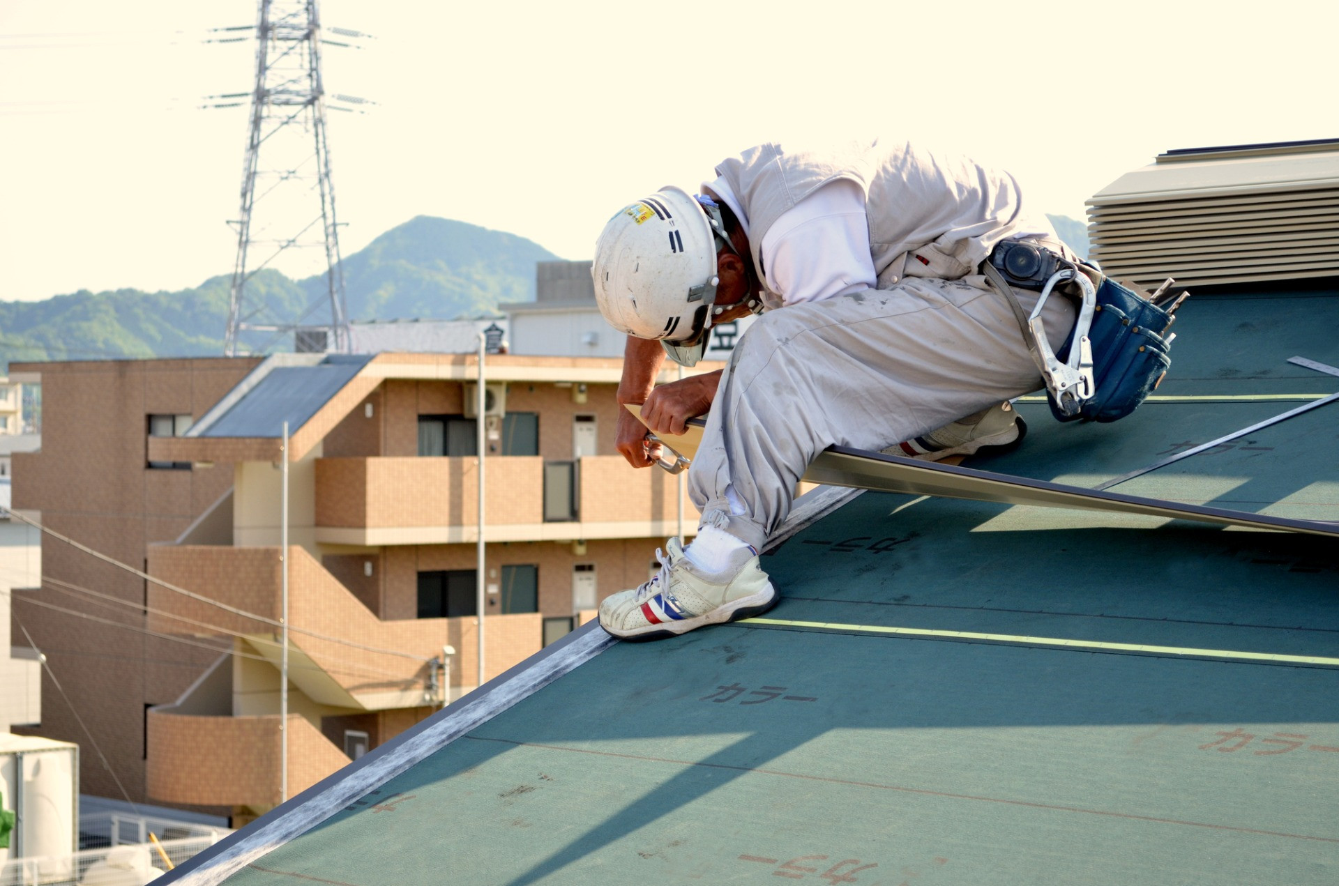 滋賀県を中心に建築板金で雨樋の取り付けや修理を行っています